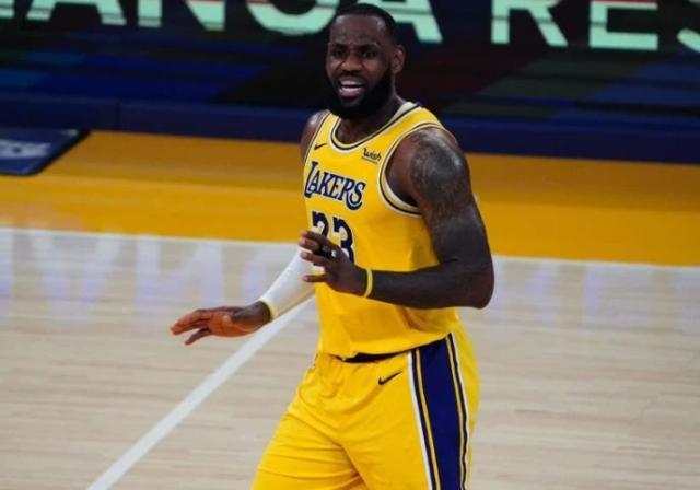 世界杯官方直播-连续3场合计4个加时 詹姆斯明显累了可他还是赢了