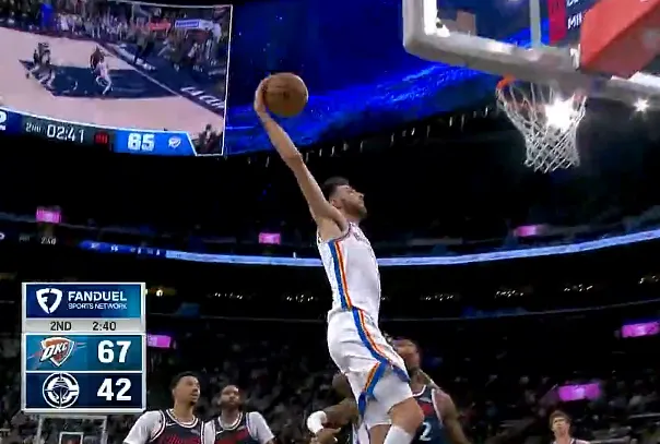 世界杯苹果下载-狂轰乱炸！霍姆格伦单臂滑翔劈扣，雷霆轰12-0领先快船25分